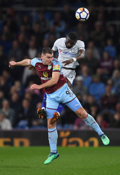 足球比赛中 足球比赛中