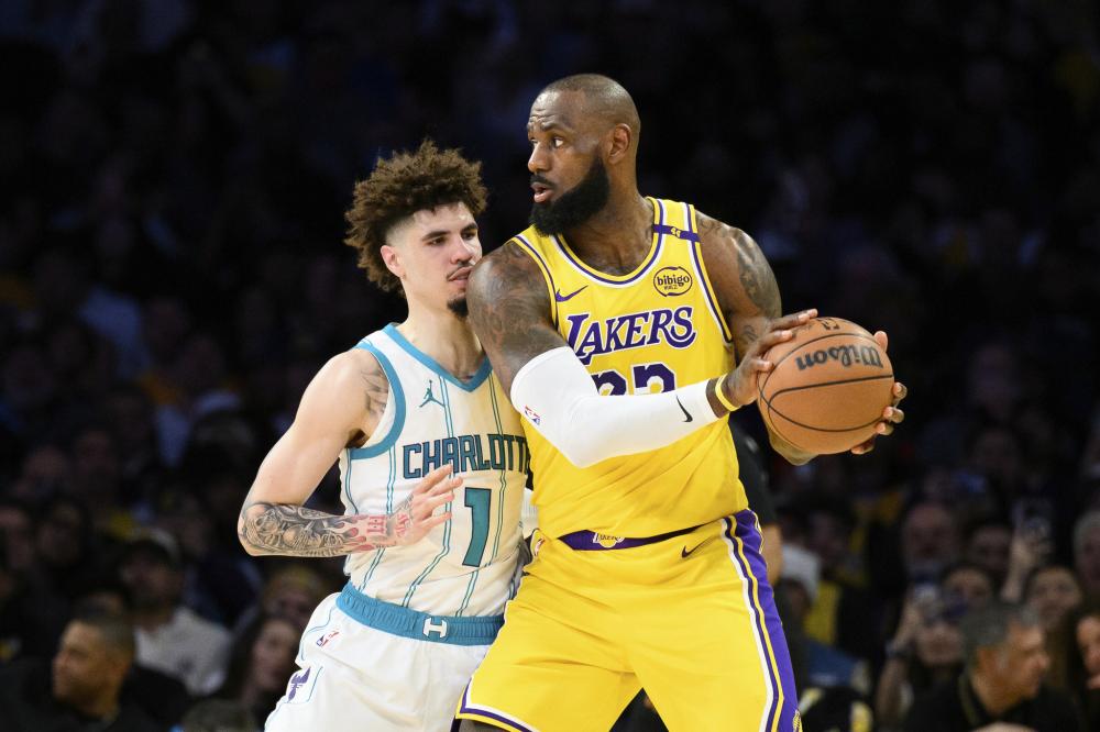 弗赖堡4-3沃尔夫斯堡，格里福点射，舍尔汉特破门（弗赖堡4比3击败沃尔夫斯堡：格里福点球破门，舍尔汉特建功）